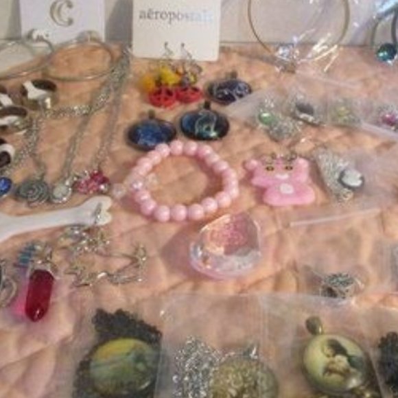 15 Jewelry plus 5? This & that 20 items you will receive A GREAT BUNDLE DEAL - Picture 11 of 16